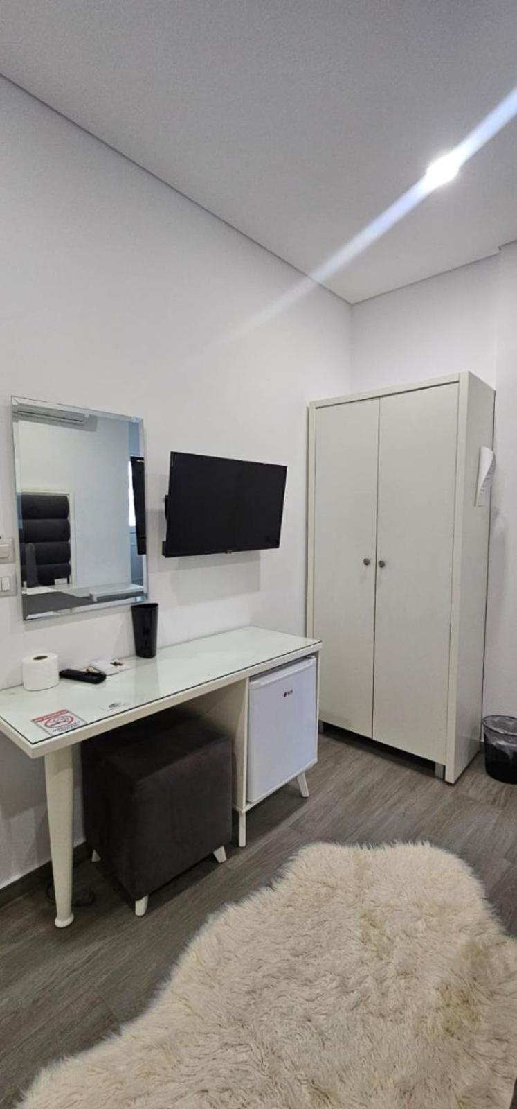 Hotel Edina Apartments By Hp Sarandë Buitenkant foto