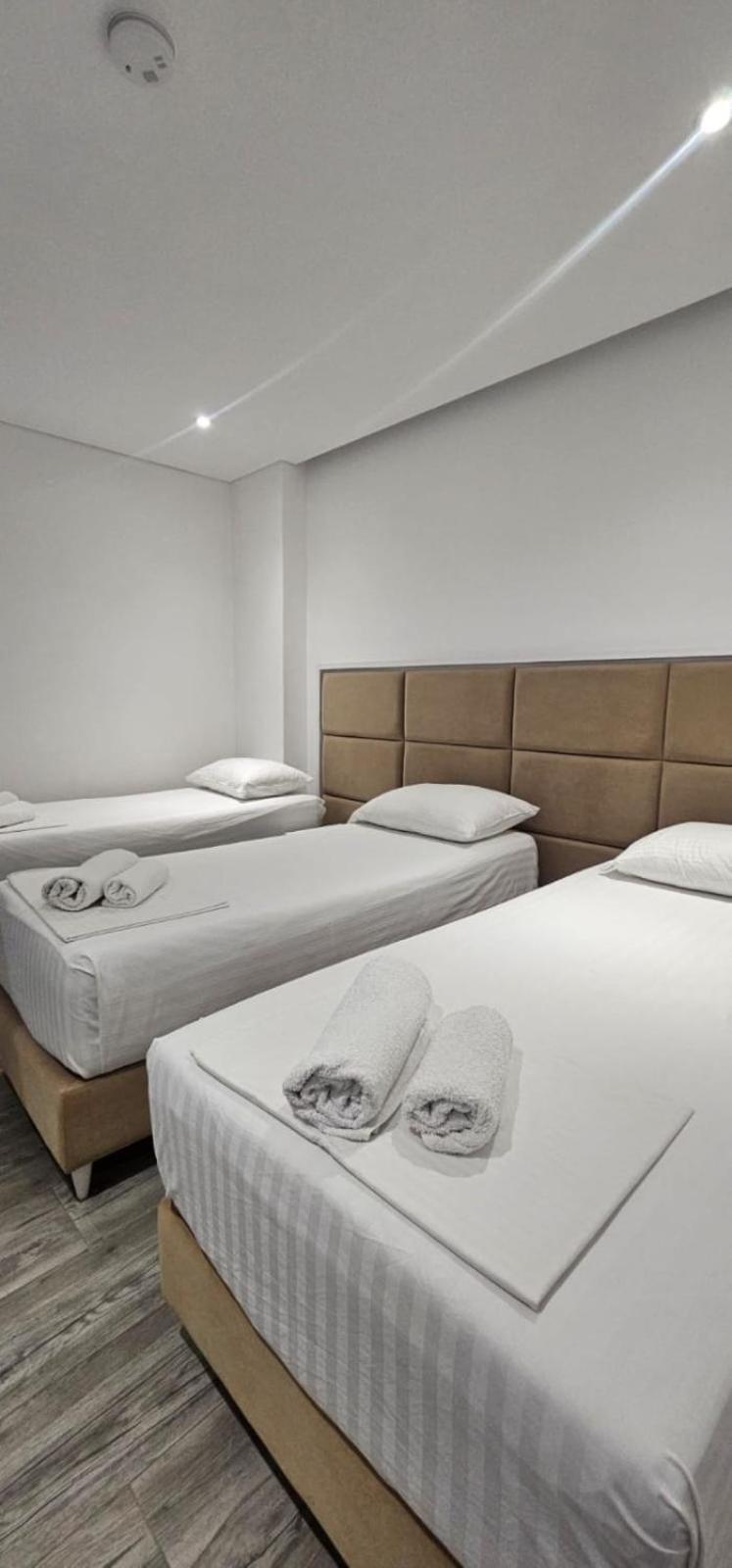 Hotel Edina Apartments By Hp Sarandë Buitenkant foto