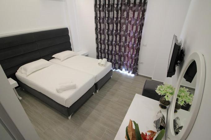 Hotel Edina Apartments By Hp Sarandë Buitenkant foto