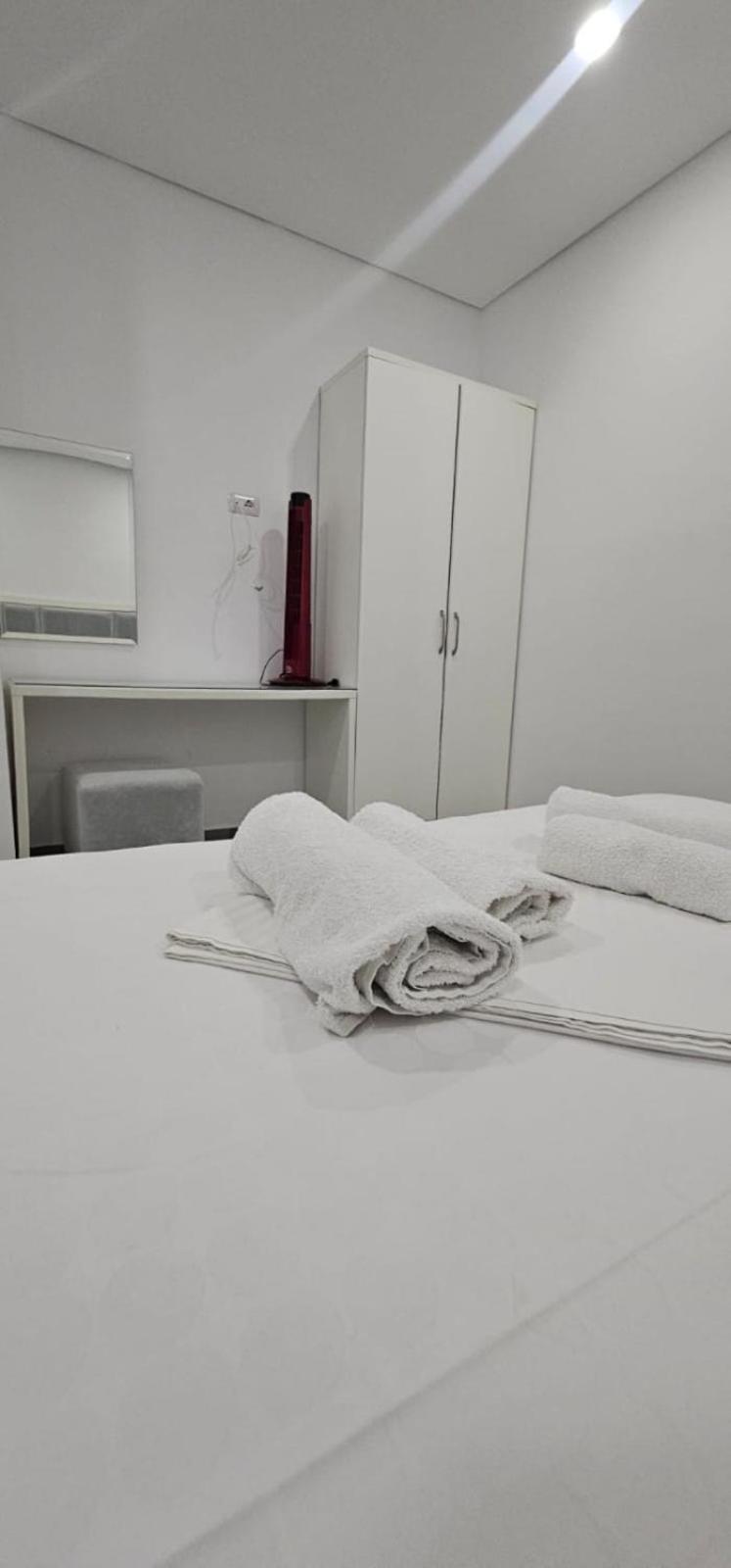 Hotel Edina Apartments By Hp Sarandë Buitenkant foto