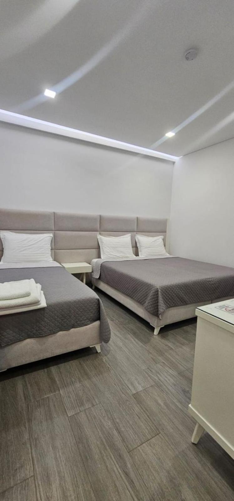 Hotel Edina Apartments By Hp Sarandë Buitenkant foto